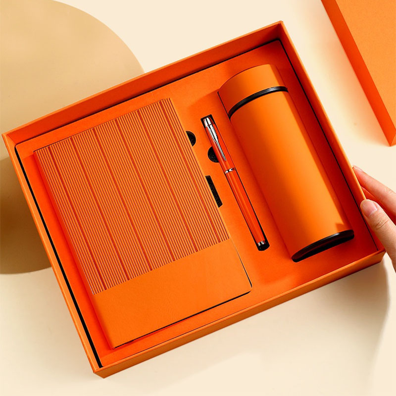 2026 Christmas Hardcover Planner Customized PU Leather Offices Notebook with Pen Stationery Business Corporate Gift Box Set
