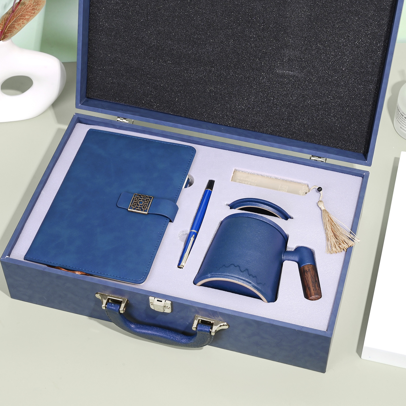 Custom Luxury Corporate Executive Souvenir Gifts Promotional A5 Notebook Bookmark Stationery Set Business Gift Set for Women Men 2