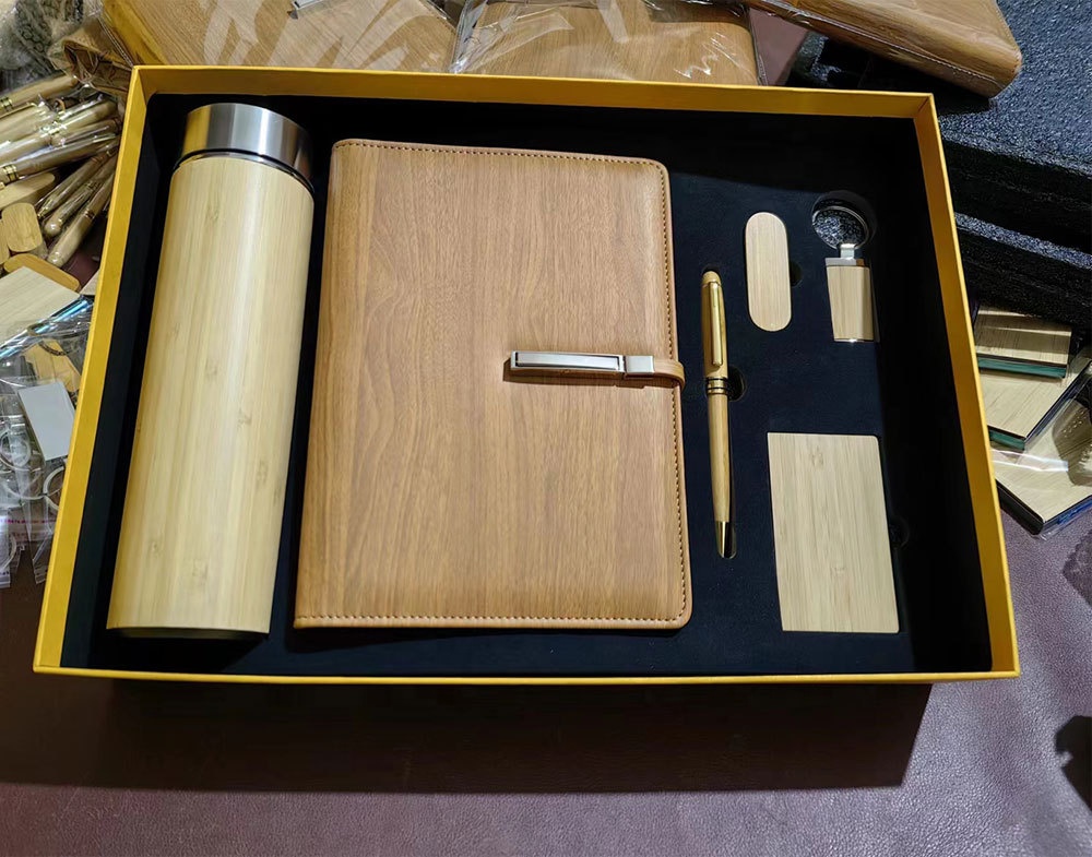 Luxury Custom Wooden Notebook with Pen Vacuum Flask Flash Drive Set Bamboo Gfit Promotional Items Corporate Business Gift Sets 3