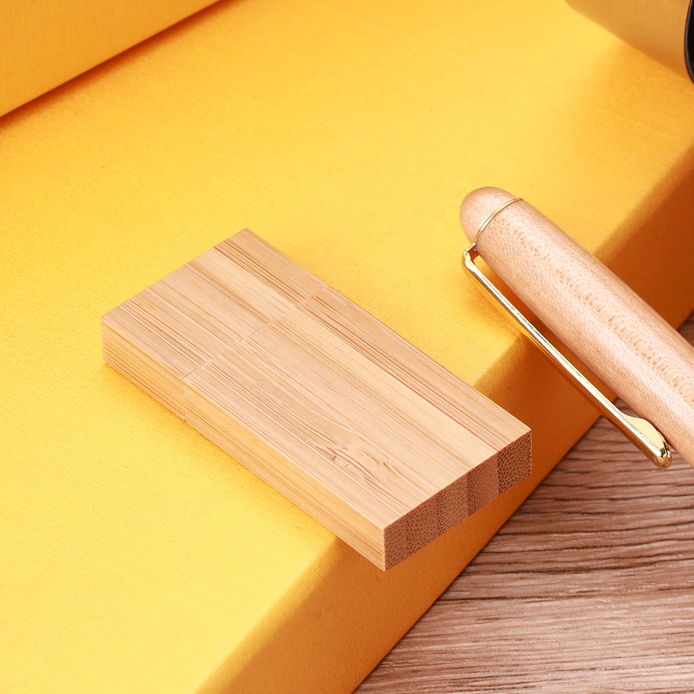 Custom Corporate Executive Set Promotional WoodenThermos Flask USB Flash Drive Cardholder Combo Set Business Gift Set for Men 3