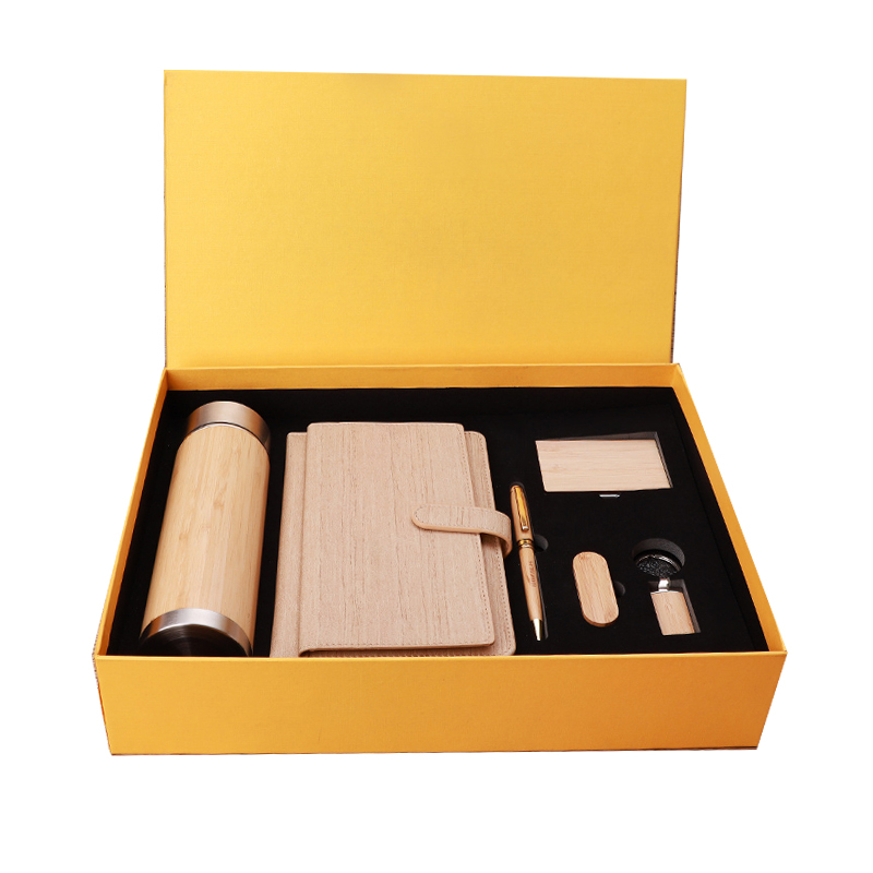 Promotional Executive Gift A5 Notebook Cardholder KeyChain Thermos Set Custom Logo Wooden Bamboo Gift 7pcs Business Gift Set