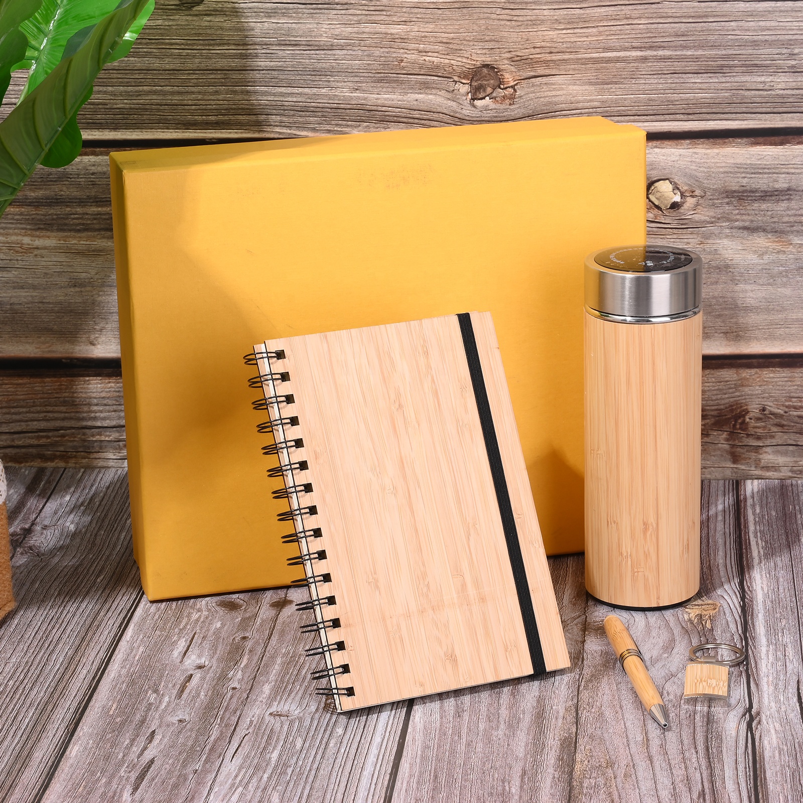 Eco Custom logo Promotional Wood A5 Notebook Thermos Flask Pen Keychain 4in1 Corporate Gift Box Set Business Gift Set for Man 3