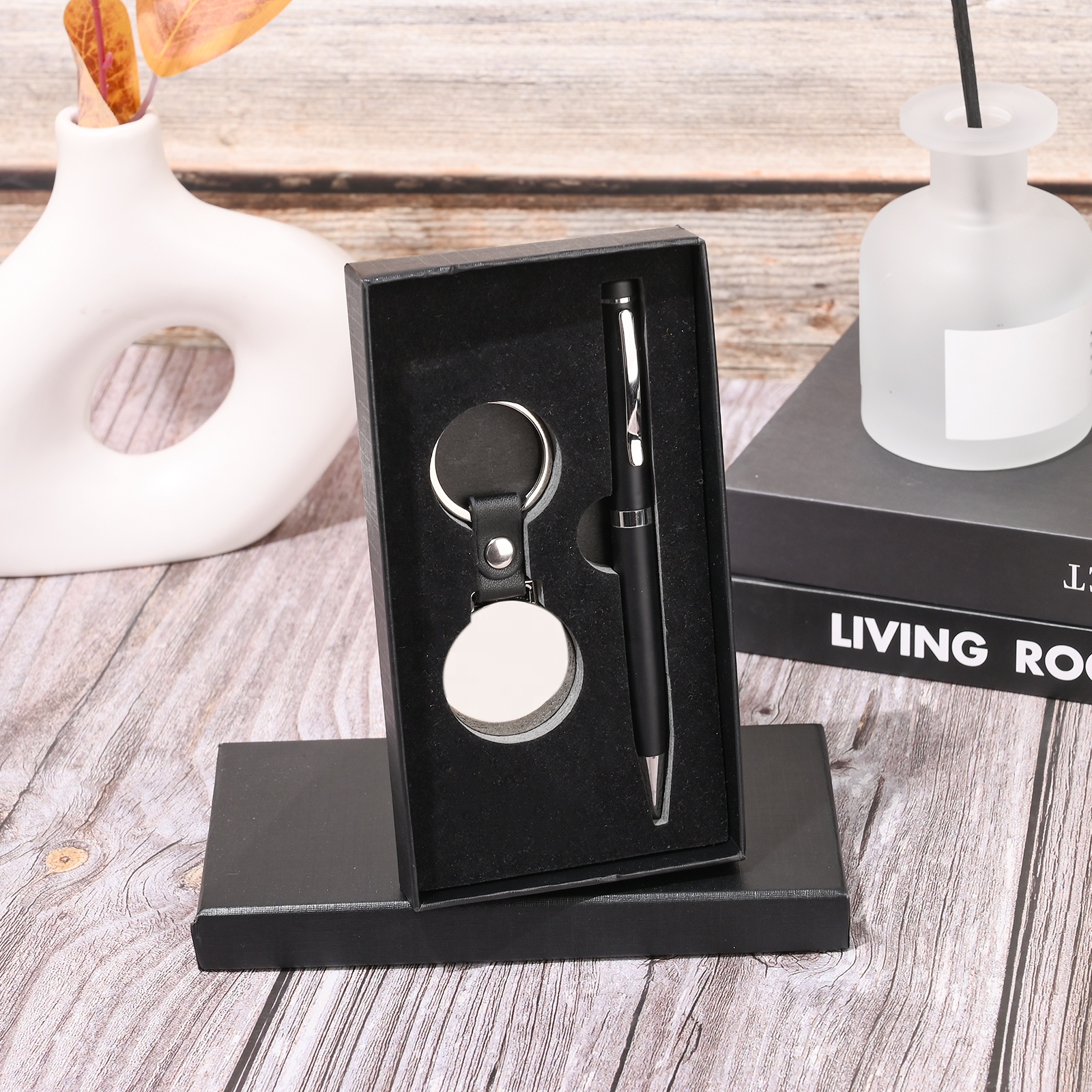 Hot Sale of 2 Pieces Keychain Set Custom logo Luxury Corporate Gift Set With Metal Pen Business Office Gift Box Set for Men 3