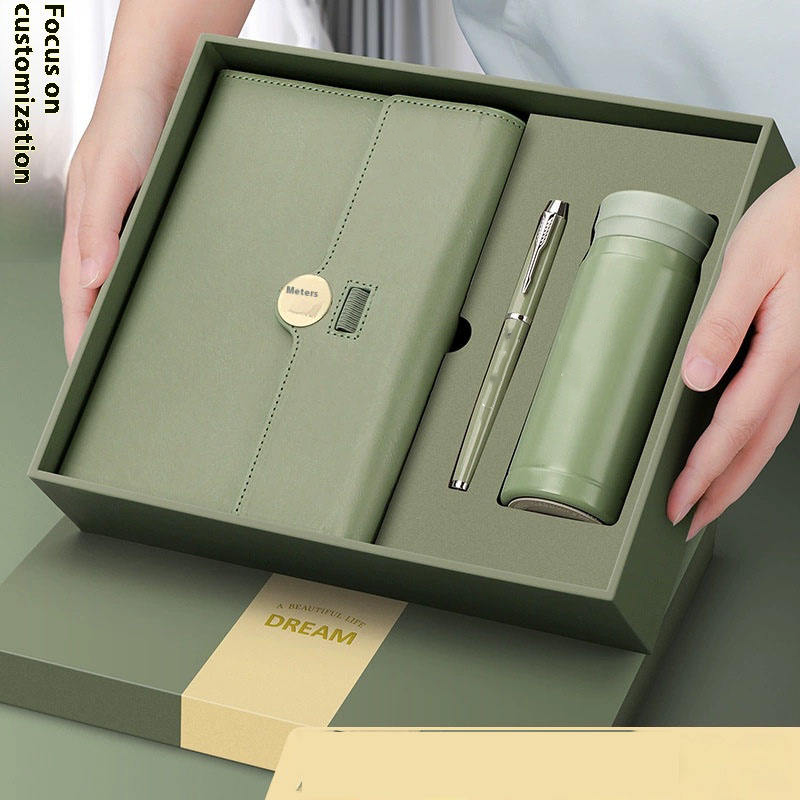 Christmas Corporate Gifts Customizable Business Notebook Gift Set with Silk Screen Printed Advertising Paper A5 Pen Water Bottle