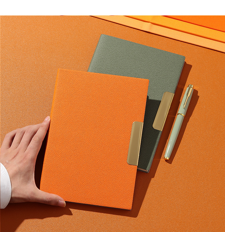 Christmas Corporate Notebook A5 Journal Business Gift Thermos Cup Custom Notebooks and Pen Set With Pen and Water Bottle 2