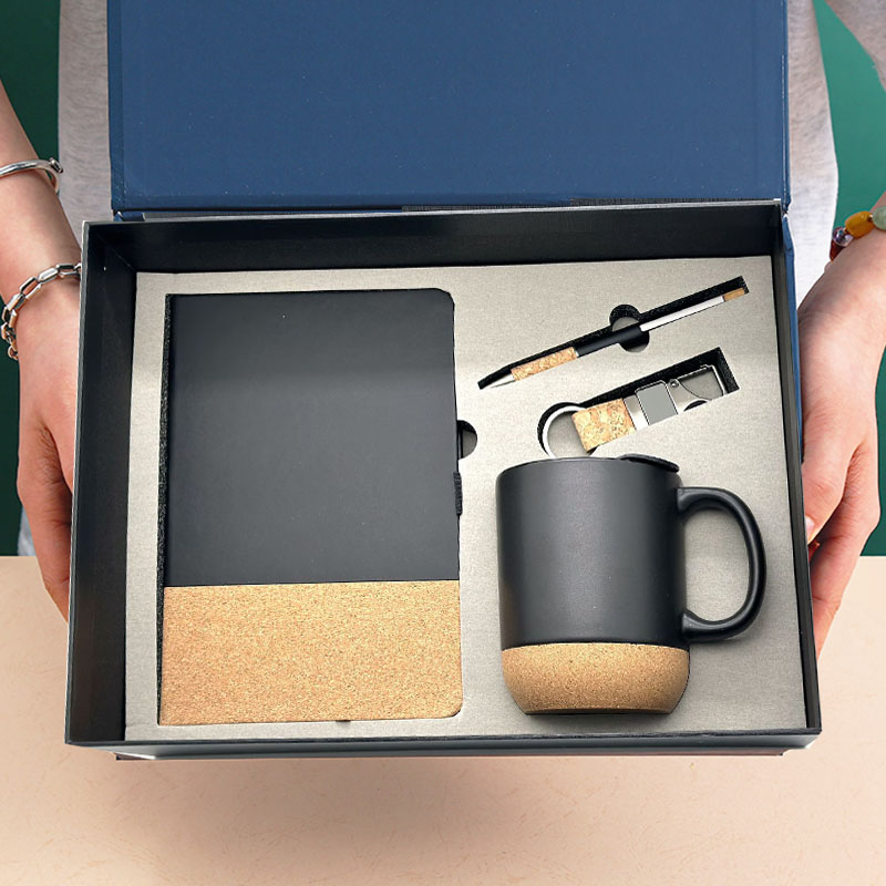 Eco-Friendly Wood Business Souvenirs Keychain Notebook with Pen for Personalized Father's Day Promotional Corporate Gift Box Set