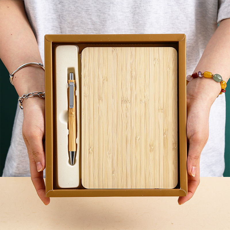 Personalized Customised Office A5 Bamboo Office Business Luxury Notebooks Gift Set Corporate With Pen Promotional Giveaways Set