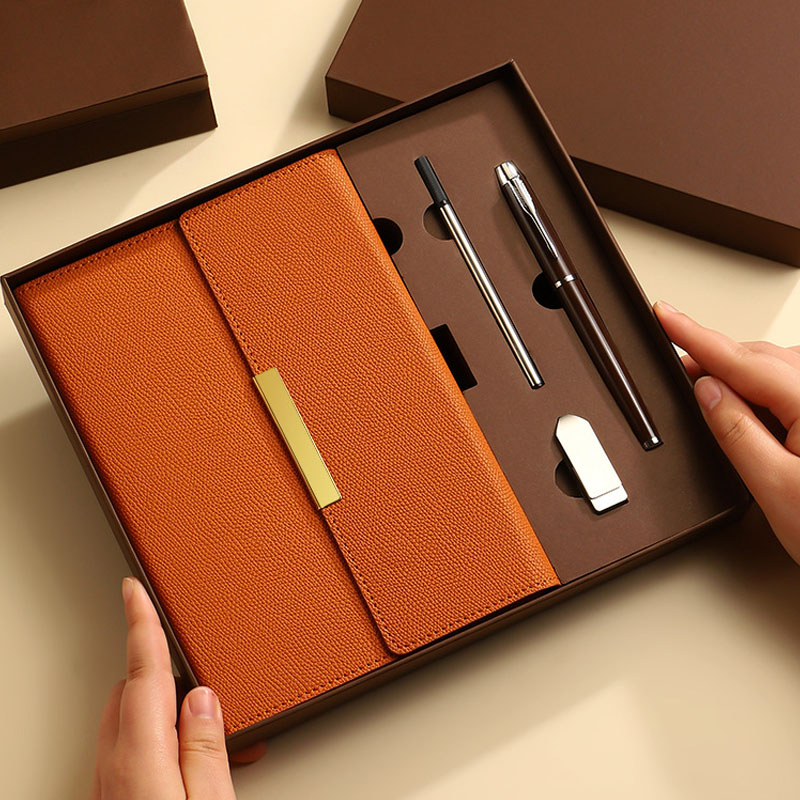Besery Custom A5 Luxury PU Leather Handmade Refillable Stationery University Notebook Pen Flash Drive Business Gift Gift Set