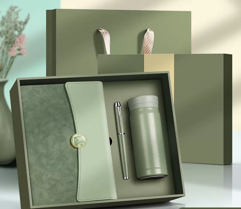 High-quality Promotional A5 Notebook with Pen and Thermos Cup Business Gift Box Set Corporate Souvenirs with Customizable logo