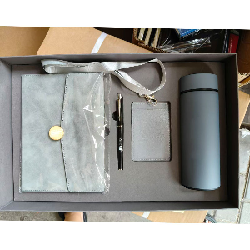 Luxury Business Gifts Custom Logo Vacuum Insulated Flask with ID Pu Leather Card Holder Notebook with Pen Corporate Gift Set